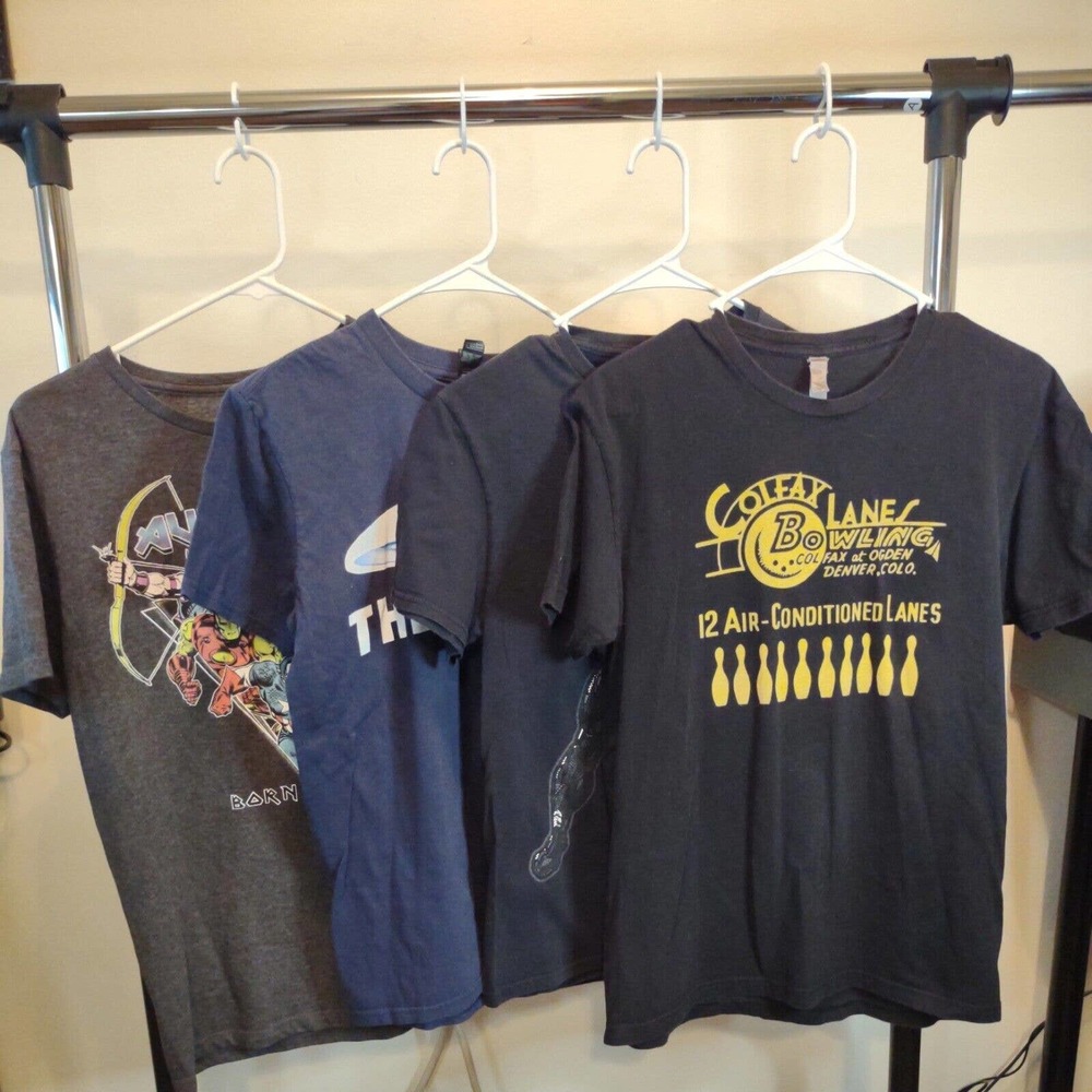 Lot of 4 Pop Culture T-shirts Avengers Black Panther Colfax Lanes Aliens Medium